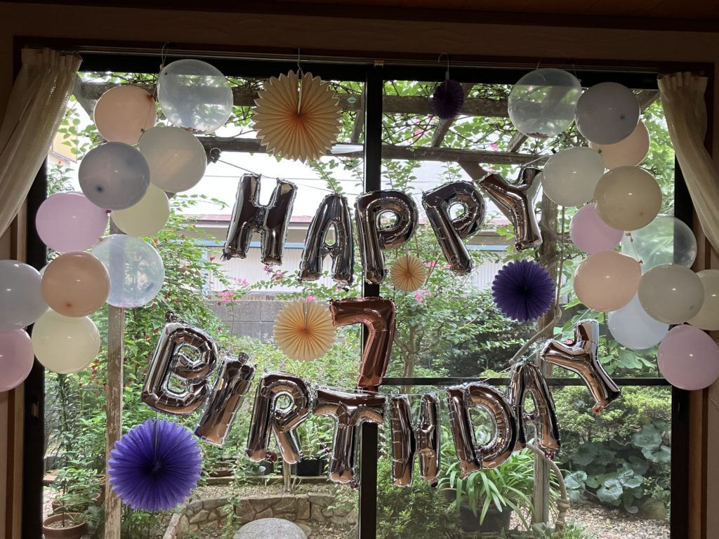 ダイソー 百均の風船で誕生日会の飾り付け ７６３８ Blog